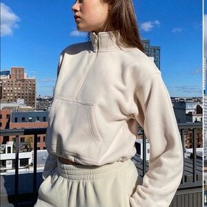 aritzia white tna polar fleece 1/2 zip